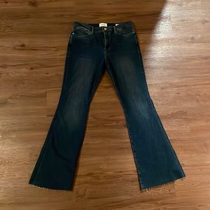 Super chic dark wash stretchy flare jeans “frame” size 32